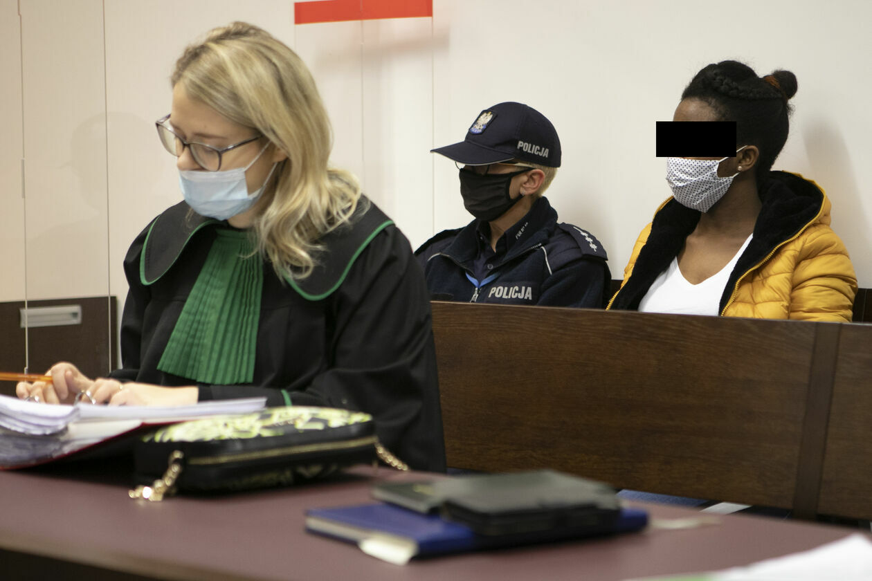  Oskarżeni o oszustwo Nigeryjczycy przed lubelskim sądem (zdjęcie 5) - Autor: Jacek Szydłowski