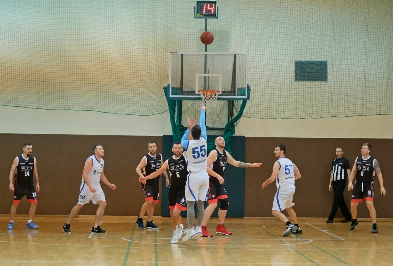  Koszykówka amatorów: mecz Symbit vs Alco (zdjęcie 12) - Autor: Maciej Kaczanowski
