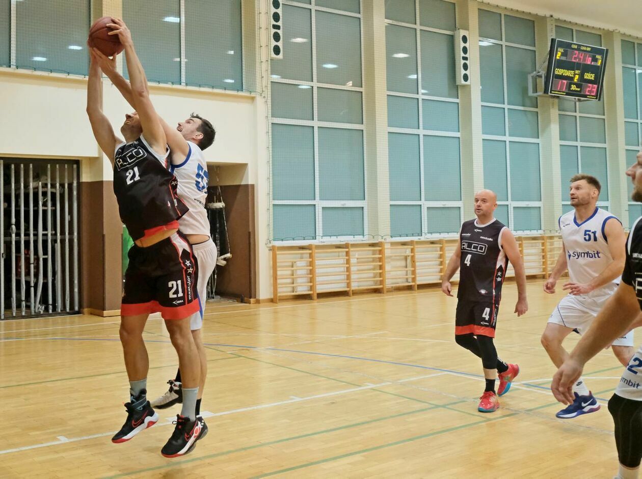  Koszykówka amatorów: mecz Symbit vs Alco (zdjęcie 21) - Autor: Maciej Kaczanowski