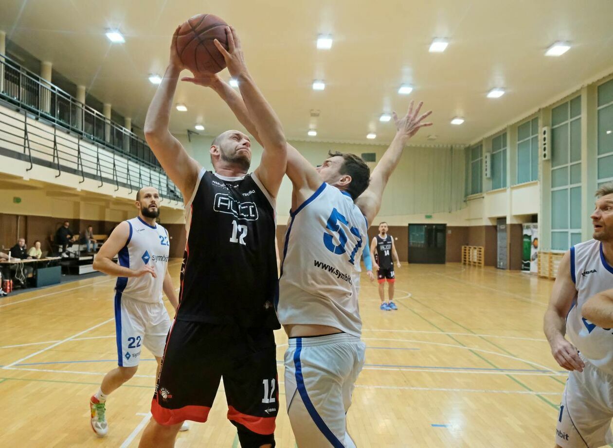  Koszykówka amatorów: mecz Symbit vs Alco (zdjęcie 13) - Autor: Maciej Kaczanowski
