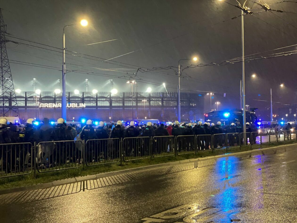  Policjanci na meczu Motor Lublin - Legia Warszawa (zdjęcie 2) - Autor: Policja