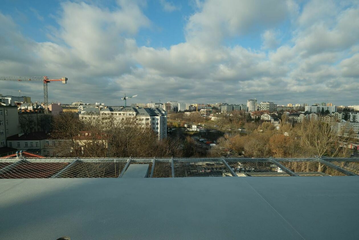  Prace wykończeniowe w nowym budynku szpitala SPSK 1 i panorama miasta z lądowiska (zdjęcie 28) - Autor: Maciej Kaczanowski