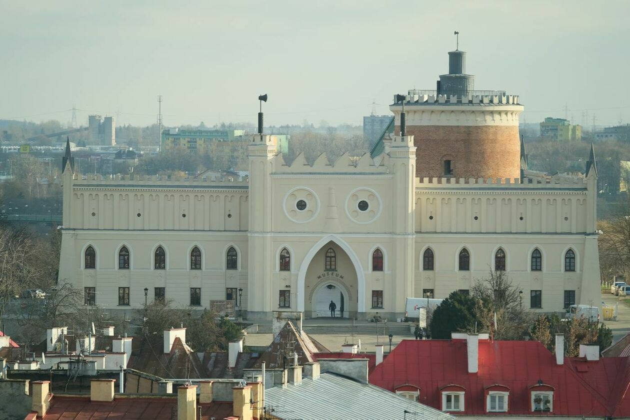  Prace wykończeniowe w nowym budynku szpitala SPSK 1 i panorama miasta z lądowiska (zdjęcie 25) - Autor: Maciej Kaczanowski