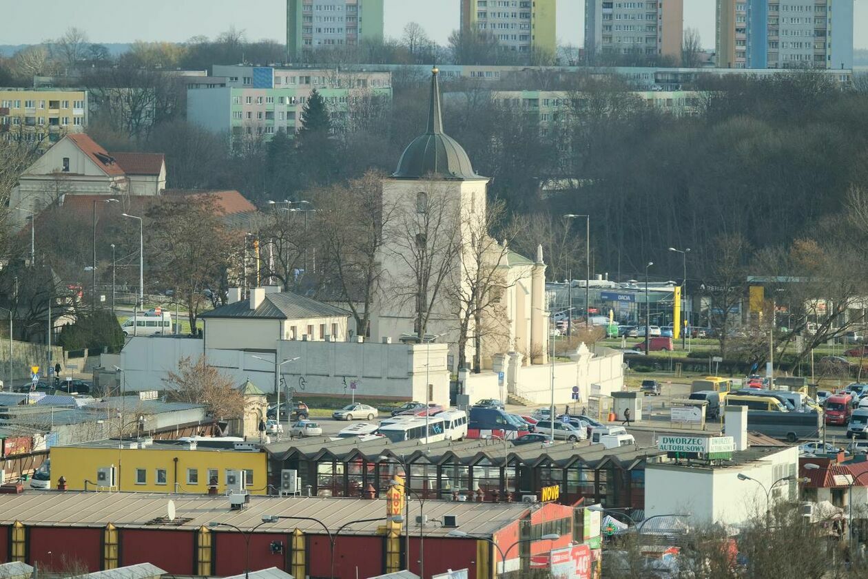  Prace wykończeniowe w nowym budynku szpitala SPSK 1 i panorama miasta z lądowiska (zdjęcie 22) - Autor: Maciej Kaczanowski
