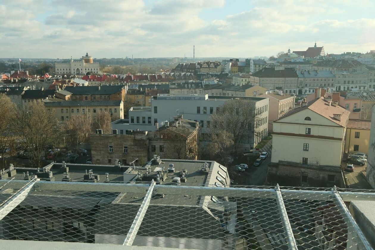  Prace wykończeniowe w nowym budynku szpitala SPSK 1 i panorama miasta z lądowiska (zdjęcie 26) - Autor: Maciej Kaczanowski