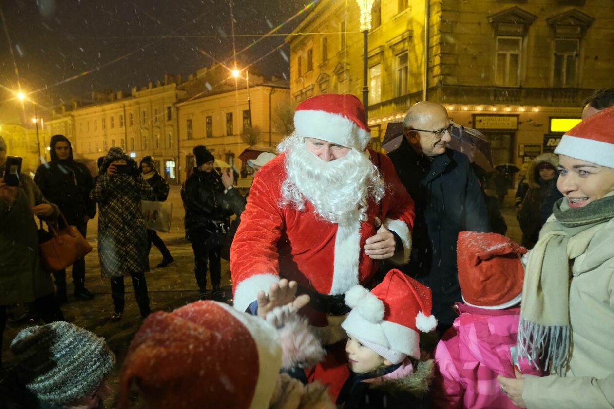 Świąteczna iluminacja Lublina już zdobi deptak i Stare Miasto