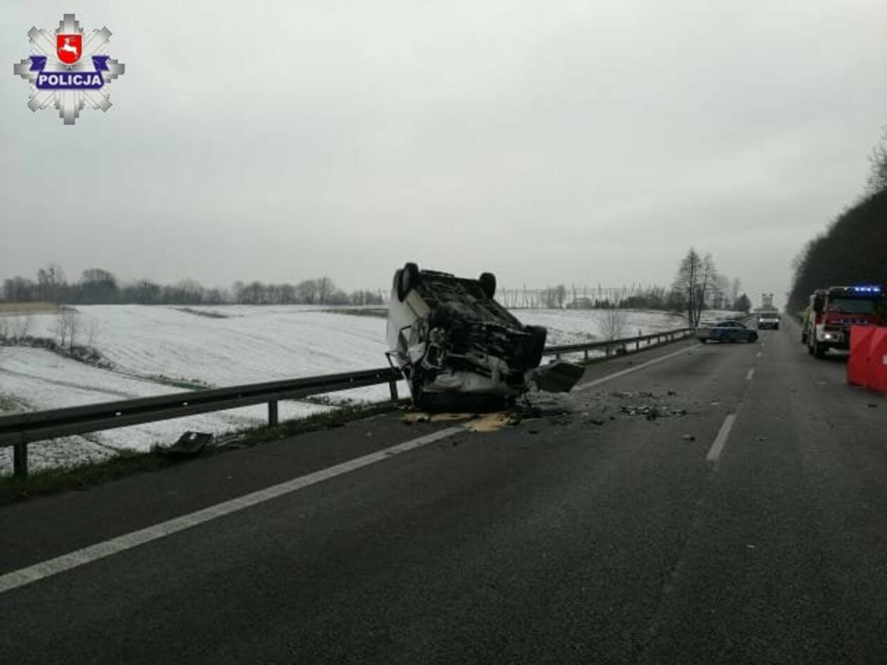  Śmiertelny wypadek w miejscowości Krasne na drodze nr 17 (zdjęcie 1) - Autor: Policja