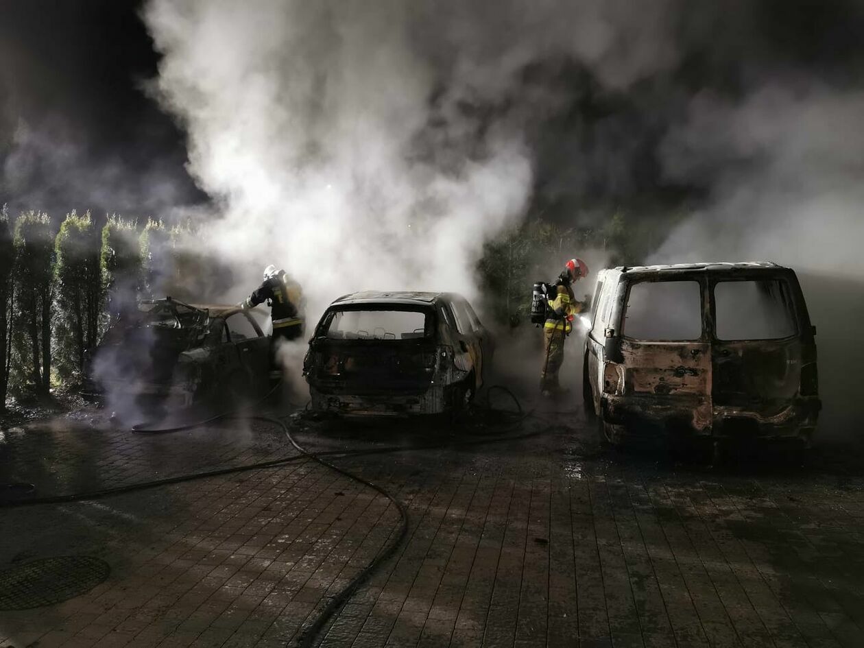  Pożar samochodów w Motyczu (zdjęcie 3) - Autor: OSP Kozubszczyzna