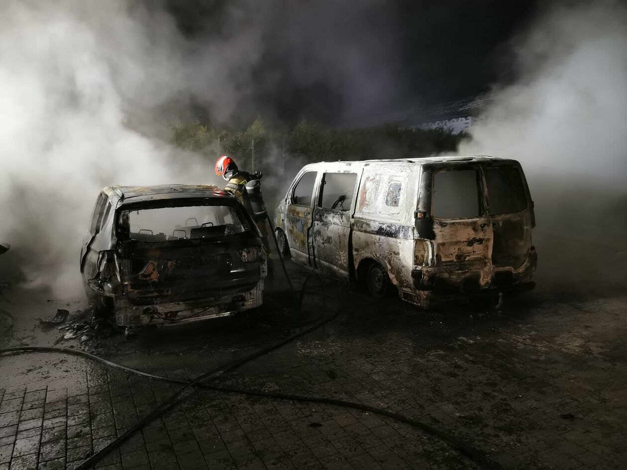 Pożar samochodów w Motyczu - Autor: OSP Kozubszczyzna