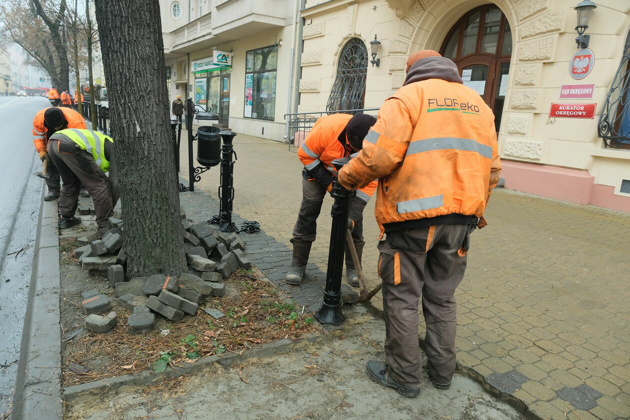  Usuwanie kostki brukowej na Krakowskim Przedmieściu (zdjęcie 5) - Autor: Maciej Kaczanowski