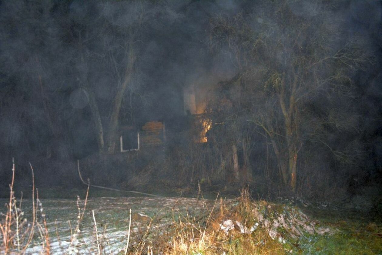  Pożar domu w Latyczynie (zdjęcie 2) - Autor: KM PSP w Zamościu