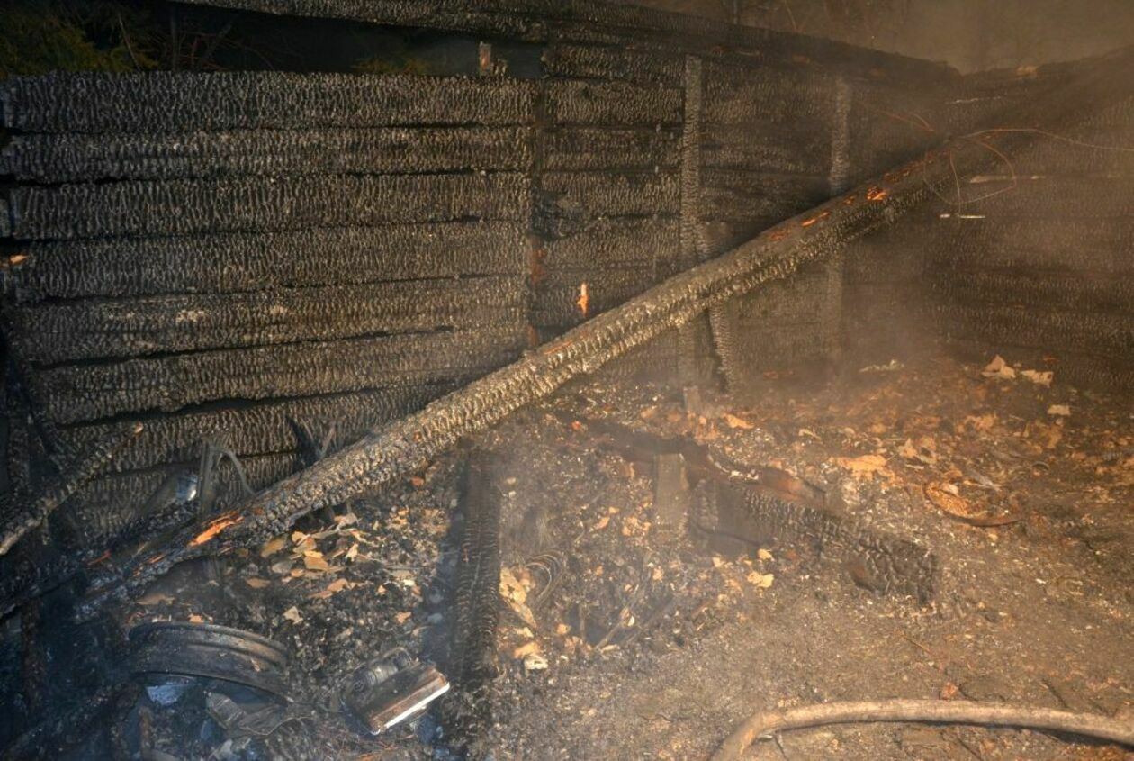  Pożar domu w Latyczynie (zdjęcie 1) - Autor: KM PSP w Zamościu