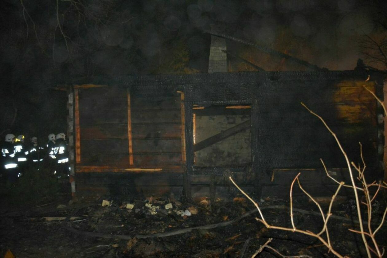  Pożar domu w Latyczynie (zdjęcie 3) - Autor: KM PSP w Zamościu