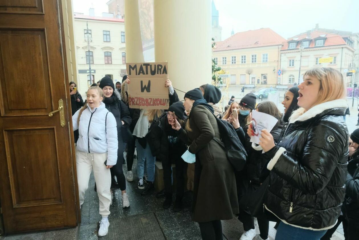  Protest uczniów VII LO w Lublinie (zdjęcie 7) - Autor: Maciej Kaczanowski