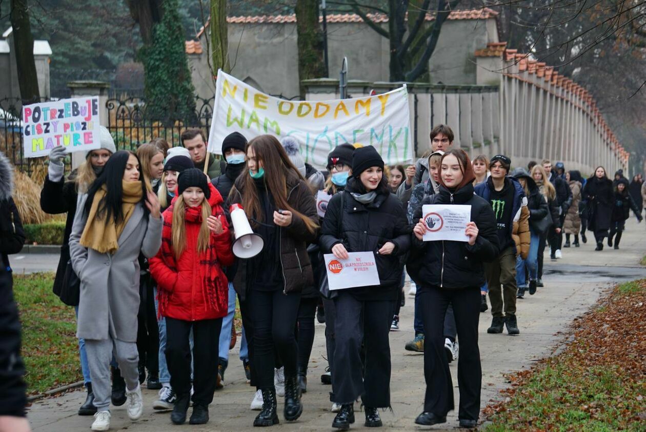  Protest uczniów VII LO w Lublinie (zdjęcie 13) - Autor: Maciej Kaczanowski