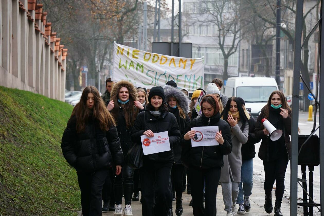  Protest uczniów VII LO w Lublinie (zdjęcie 14) - Autor: Maciej Kaczanowski