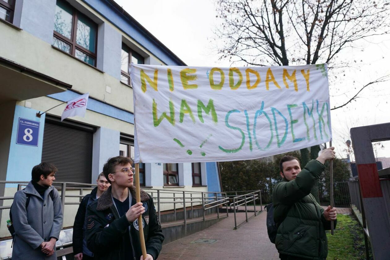  Protest uczniów VII LO w Lublinie (zdjęcie 20) - Autor: Maciej Kaczanowski