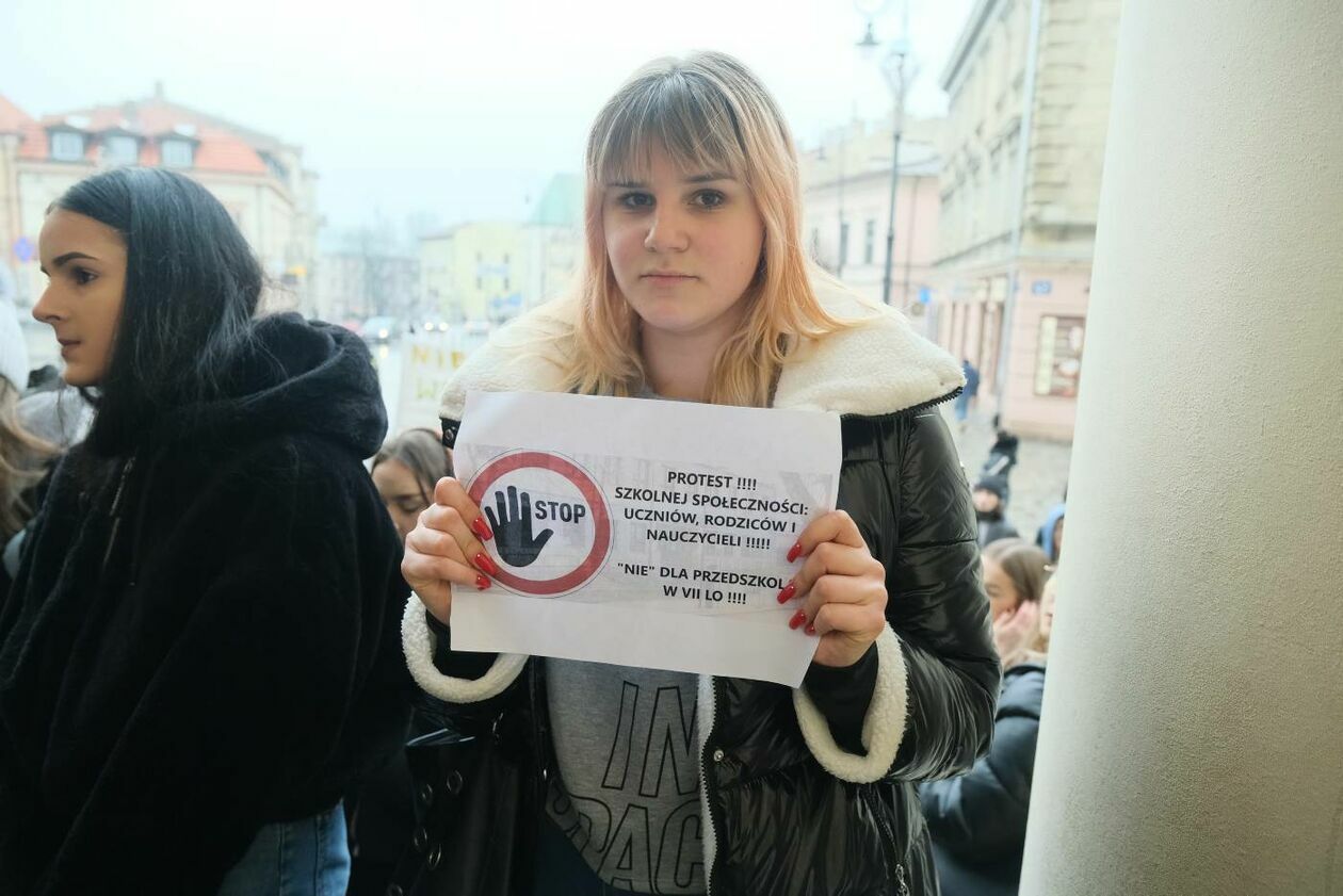  Protest uczniów VII LO w Lublinie (zdjęcie 5) - Autor: Maciej Kaczanowski