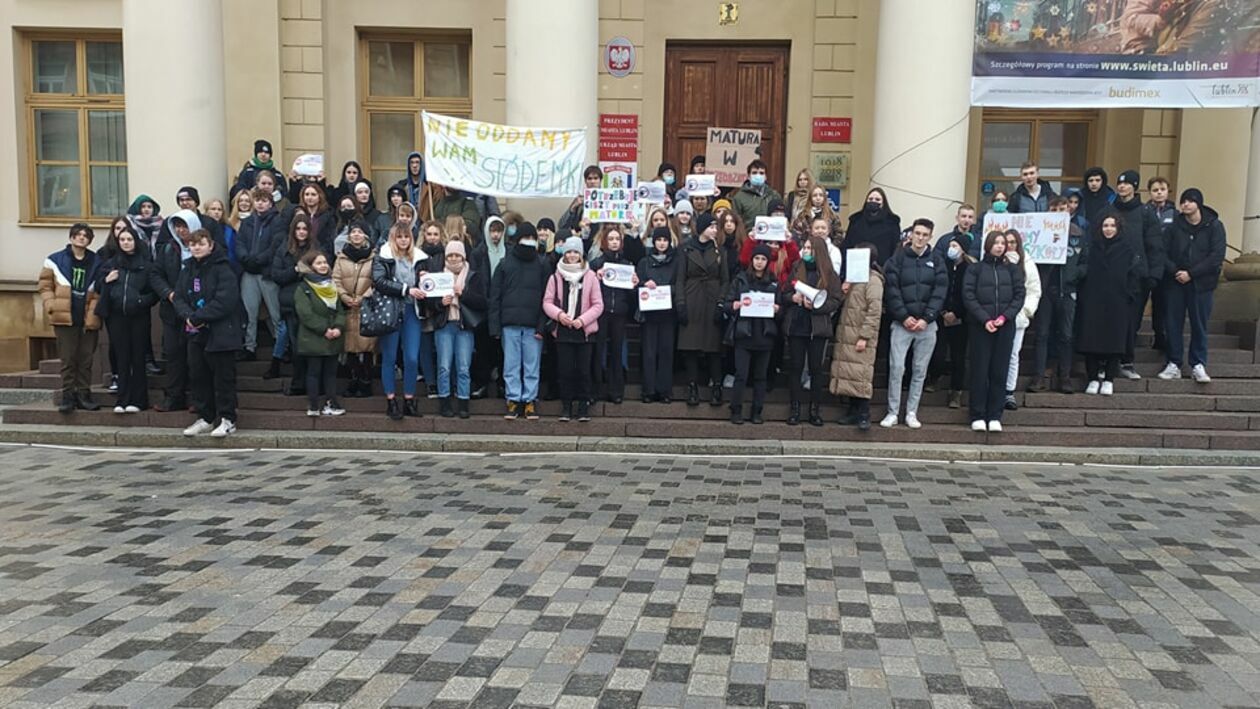  Protest uczniów VII LO w Lublinie (zdjęcie 2) - Autor: Dominik Smaga