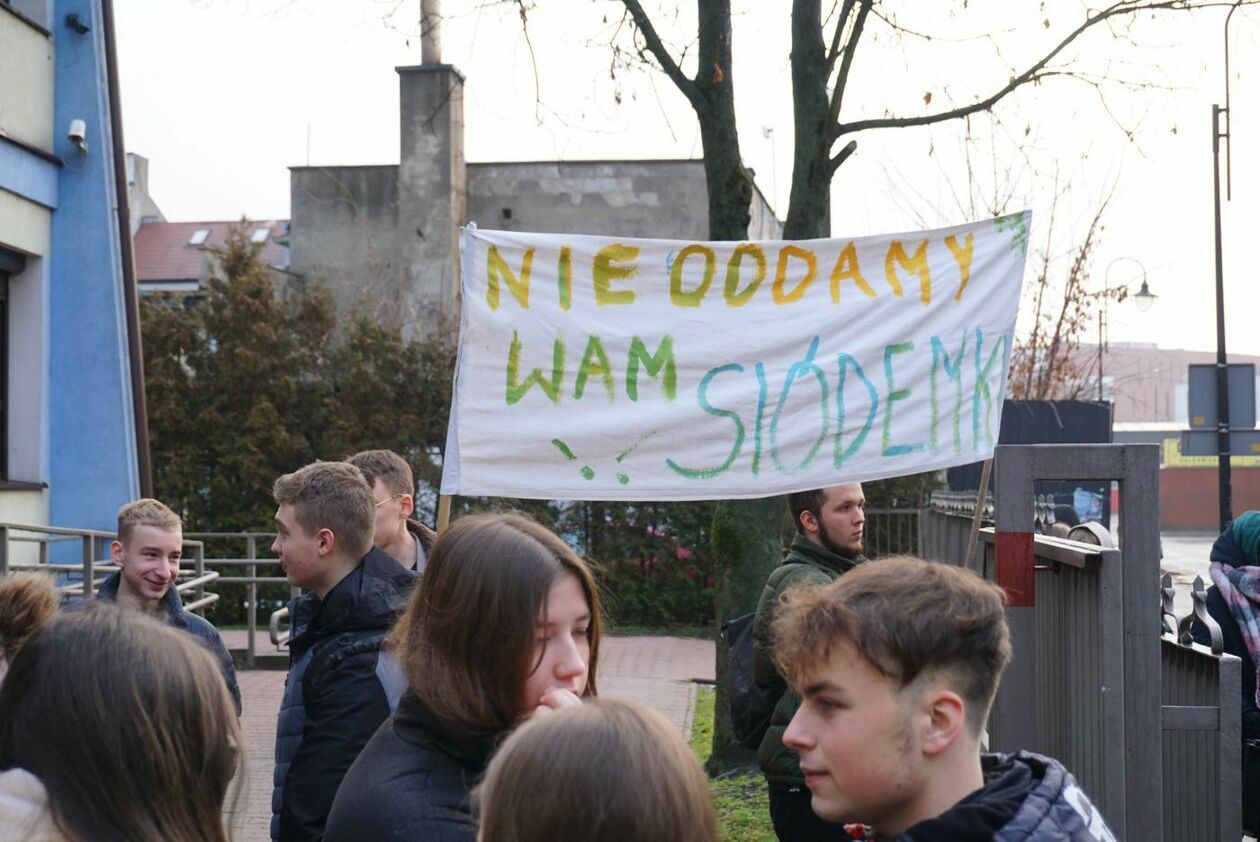  Protest uczniów VII LO w Lublinie (zdjęcie 18) - Autor: Maciej Kaczanowski