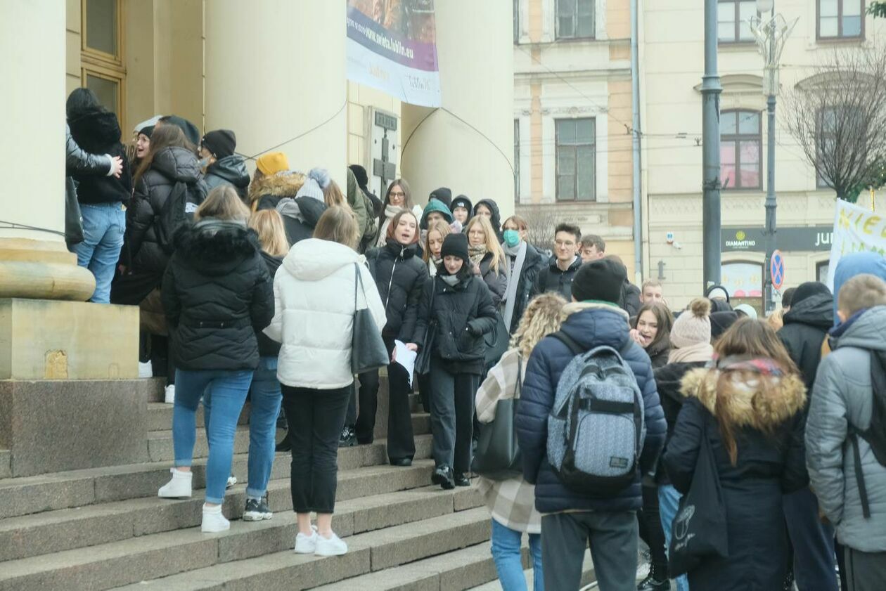 Protest uczniów VII LO w Lublinie (zdjęcie 8) - Autor: Maciej Kaczanowski