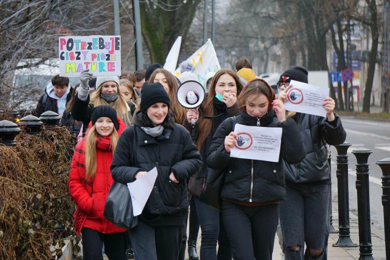  Protest uczniów VII LO w Lublinie (zdjęcie 12) - Autor: Maciej Kaczanowski