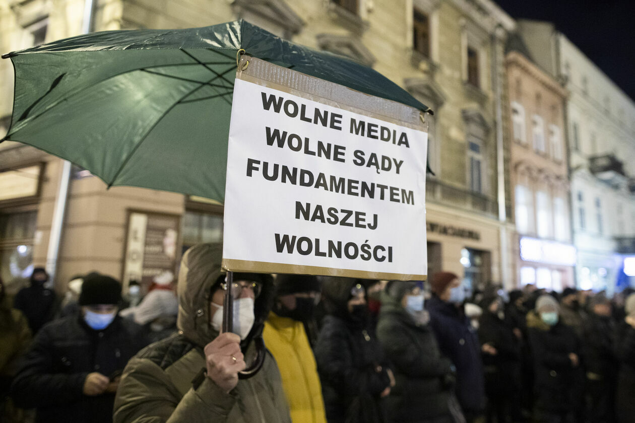  Lublin. Protest przeciwko lex TVN (zdjęcie 16) - Autor: Jacek Szydłowski 