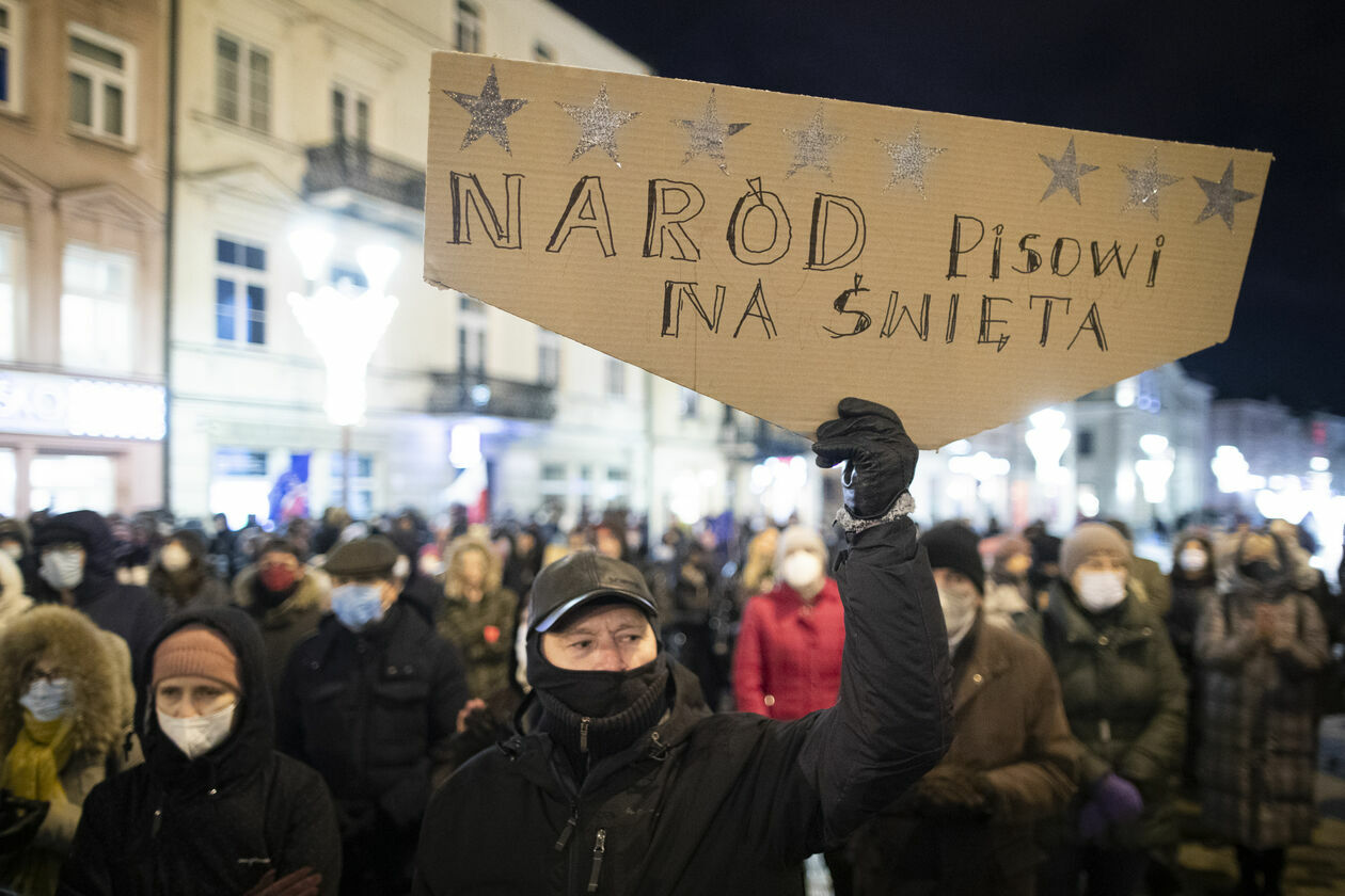  Lublin. Protest przeciwko lex TVN (zdjęcie 11) - Autor: Jacek Szydłowski 