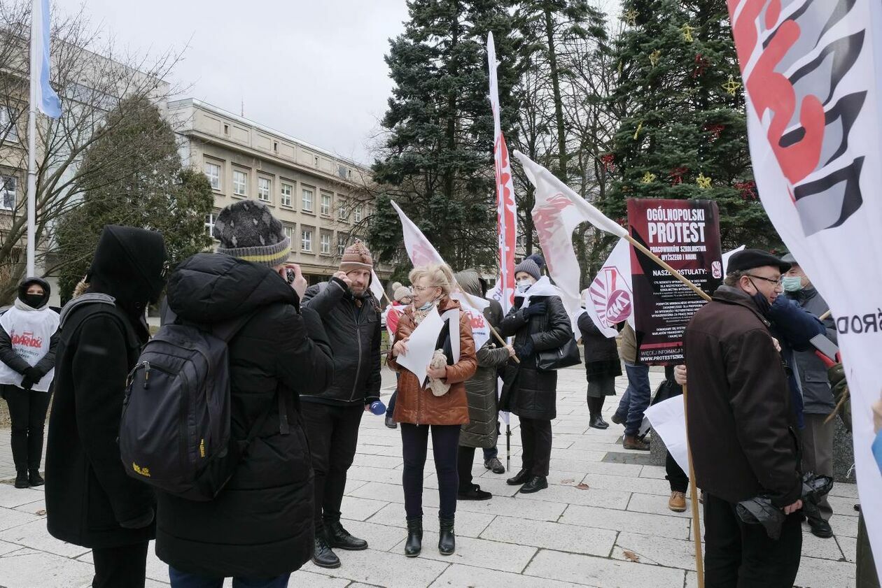  Protest pracowników UMCS (zdjęcie 5) - Autor: Maciej Kaczanowski