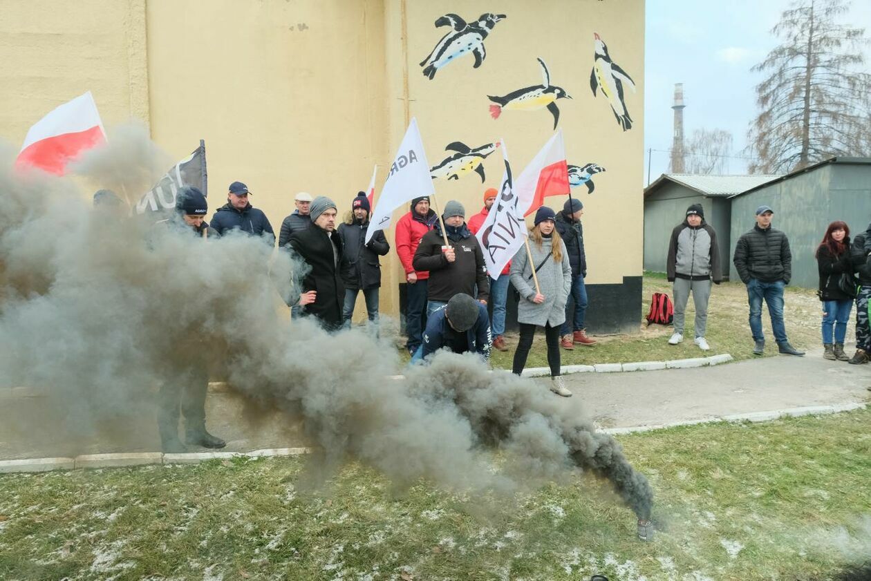  Rolnik Krzysztof Stefaniak z Dysa trafił na 10 dni do aresztu (zdjęcie 10) - Autor: Maciej Kaczanowski