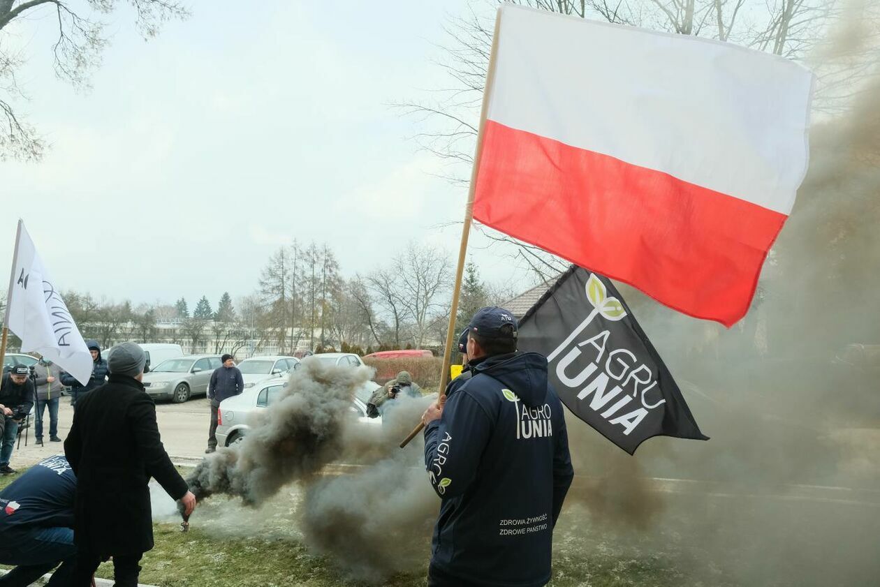  Rolnik Krzysztof Stefaniak z Dysa trafił na 10 dni do aresztu (zdjęcie 11) - Autor: Maciej Kaczanowski