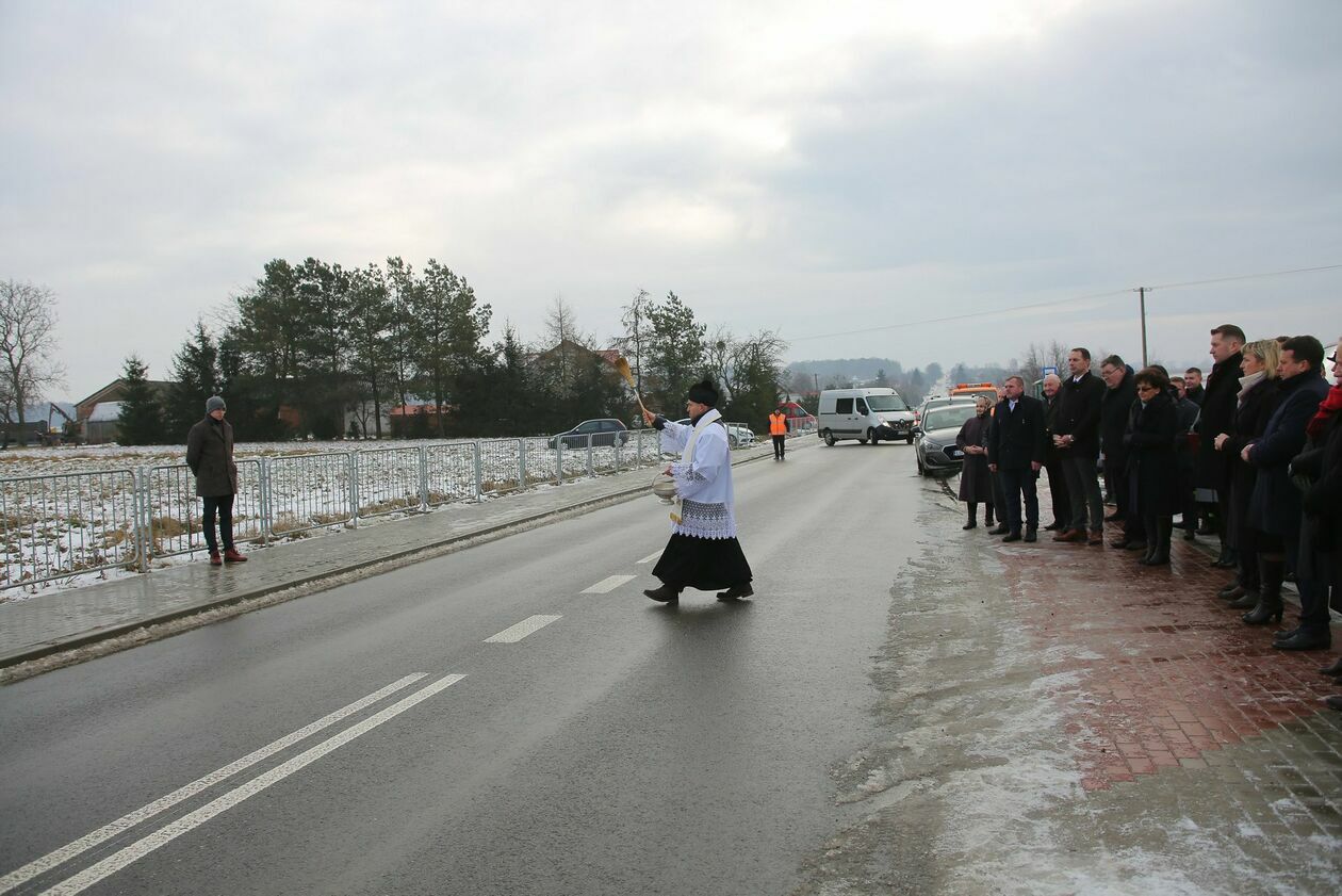 Otwarcie skrzyżowania w Bożej Woli i drogi powiatowej w Spławach (zdjęcie 26) - Autor: Piotr Michalski