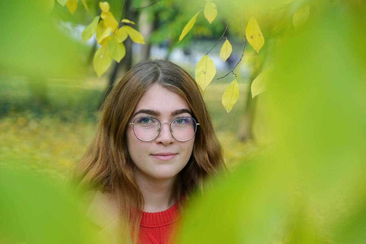  <p>PAŹDZIERNIK. AL. RACłAWICKIE OGR&oacute;D SASKI. ALEKSANDRA BORZĘCKA ZAŁOZYCIELKA FUNDACJA STREFA DORASTANIA.</p>