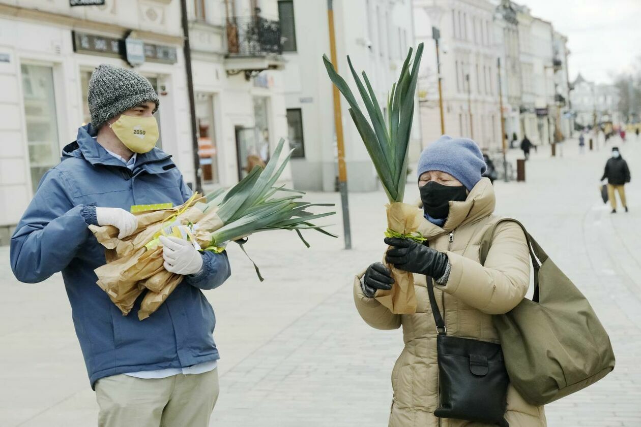  <p>Marzec. Działacze Polski 2050 rozdają pory z okazji dnia kobiet</p>