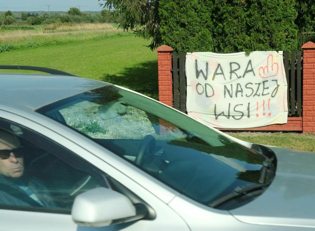  <p>WRZESIEŃ. OKRZ&Oacute;W, SREBRYSZCZE MIESZKAŃCY PROTESTUJĄ PRZECIWKO PRZYŁĄCZENIU ICH MIEJSCOWOŚCI DO GMINY CHEŁM.</p>