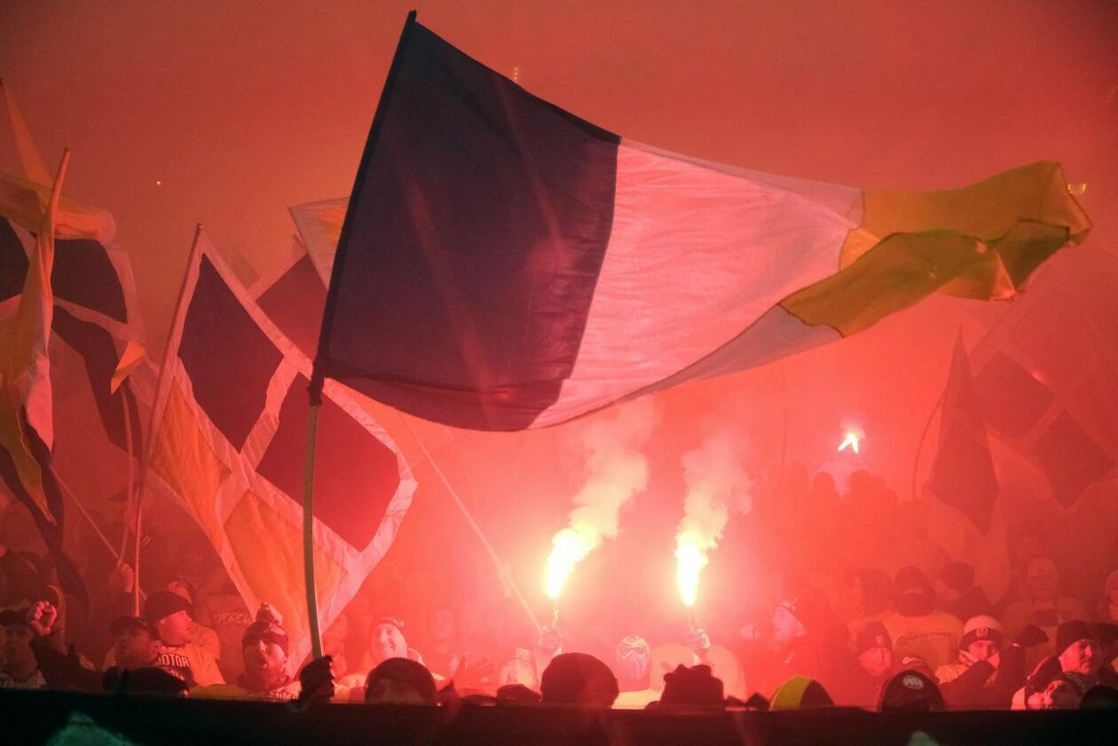  <p>GRUDZIEŃ. UL. STADIONOWA STADION ARENA KIBICE MOTORU DOPINGUJĄ SWOJĄ DRUŻYNĘ PODCZAS MECZU Z LEGIĄ WARSZAWA.</p>