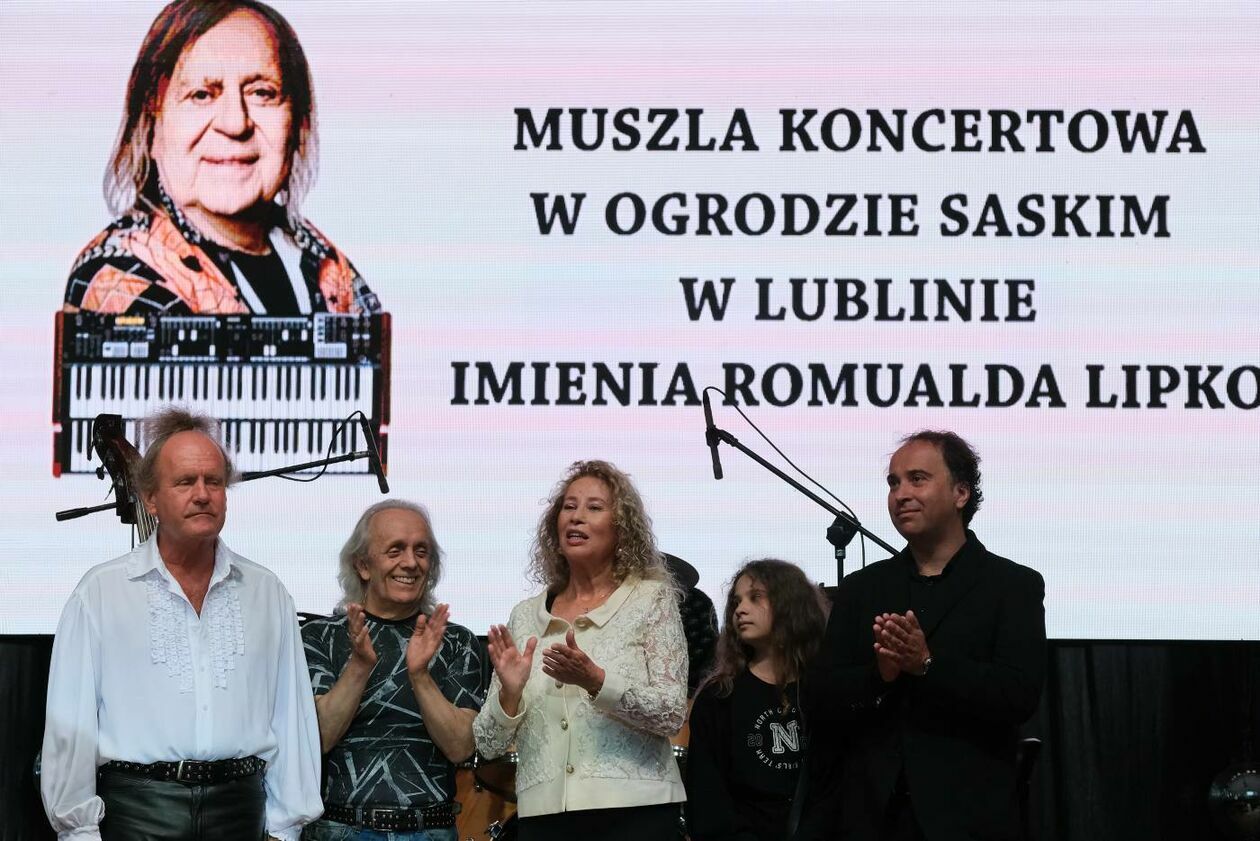  <p>Sierpień. Ul Leszczyńskiego Ogr&oacute;d Saski Muszla Koncertowa im Romualda Lipko. k</p>
<p>Koncert zespołu Budka Suflera.</p>