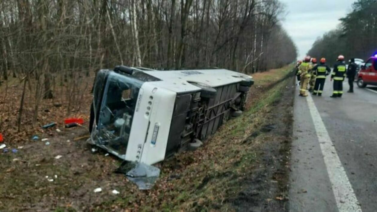  Wypadek w Łopienniku Podleśnym  - Autor: KP PSP Krasnystaw