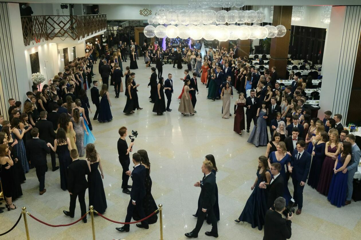 Studniówka maturzystów II LO na 300 osób w sali Atelia hotelu Luxor (zdjęcie 130) - Autor: Maciej Kaczanowski
