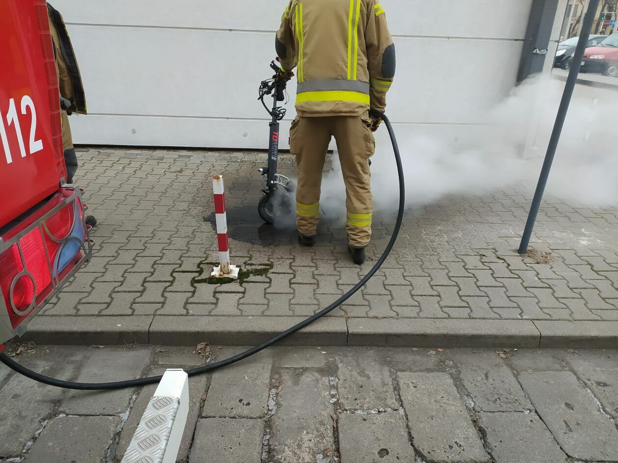  Pożar hulajnogi w Lublinie (zdjęcie 1) - Autor: KM PSP w Lublinie