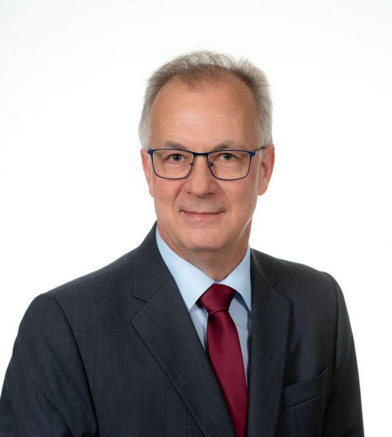  <p class="MsoNormal">Przed podwyżką: 10&nbsp;413 zł</p>
<p class="MsoNormal">Po podwyżce: 16 104 zł</p>
<p>&nbsp;</p>
<p><!-- [if gte mso 9]><xml>
 <w:WordDocument>
  <w:View>Normal</w:View>
  <w:Zoom>0</w:Zoom>
  <w:AutoHyphenation></w:AutoHyphenation>
  <w:HyphenationZone>21</w:HyphenationZone>
  <w:PunctuationKerning></w:PunctuationKerning>
  <w:ValidateAgainstSchemas></w:ValidateAgainstSchemas>
  <w:SaveIfXMLInvalid>false</w:SaveIfXMLInvalid>
  <w:IgnoreMixedContent>false</w:IgnoreMixedContent>
  <w:AlwaysShowPlaceholderText>false</w:AlwaysShowPlaceholderText>
  <w:Compatibility>
   <w:BreakWrappedTables></w:BreakWrappedTables>
   <w:SnapToGridInCell></w:SnapToGridInCell>
   <w:WrapTextWithPunct></w:WrapTextWithPunct>
   <w:UseAsianBreakRules></w:UseAsianBreakRules>
   <w:DontGrowAutofit></w:DontGrowAutofit>
  </w:Compatibility>
  <w:NoLineBreaksAfter Lang="JA">‘“</w:NoLineBreaksAfter>
  <w:NoLineBreaksBefore Lang="JA">’”</w:NoLineBreaksBefore>
  <w:BrowserLevel>MicrosoftInternetExplorer4</w:BrowserLevel>
 </w:WordDocument>
</xml><![endif]--><!-- [if gte mso 9]><xml>
 <w:LatentStyles DefLockedState="false" LatentStyleCount="156">
 </w:LatentStyles>
</xml><![endif]--><!-- [if gte mso 10]>
<style>
 /* Style Definitions */
 table.MsoNormalTable
	{mso-style-name:Standardowy;
	mso-tstyle-rowband-size:0;
	mso-tstyle-colband-size:0;
	mso-style-noshow:yes;
	mso-style-parent:"";
	mso-padding-alt:0cm 5.4pt 0cm 5.4pt;
	mso-para-margin:0cm;
	mso-para-margin-bottom:.0001pt;
	mso-pagination:widow-orphan;
	font-size:10.0pt;
	font-family:"Times New Roman";
	mso-ansi-language:#0400;
	mso-fareast-language:#0400;
	mso-bidi-language:#0400;}
</style>
<![endif]--></p>
