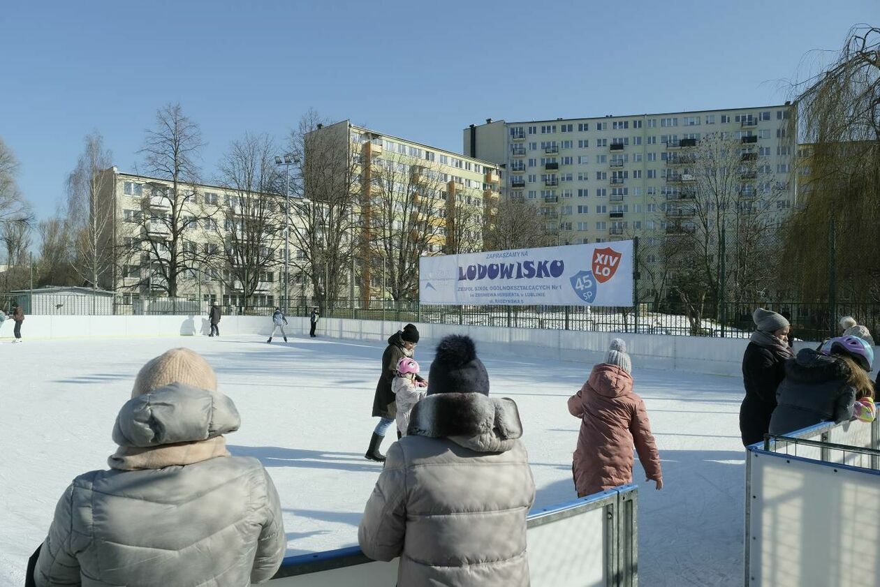  Ferie w mieście: Lodowisko przy ul. Radzyńskiej (zdjęcie 15) - Autor: Maciej Kaczanowski