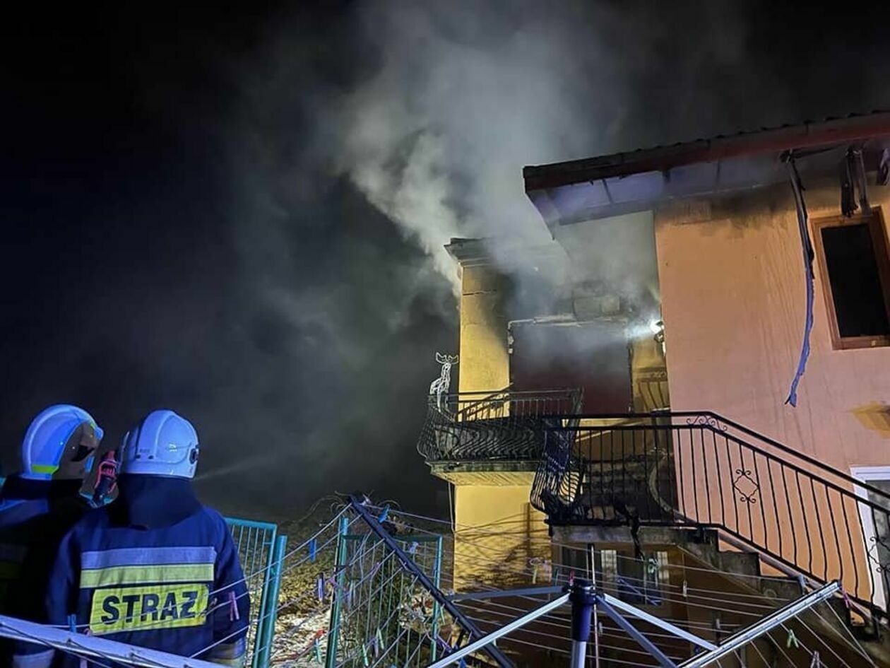 Klementowice. Dwie rodziny ucierpiały w pożarze - Autor: OSP