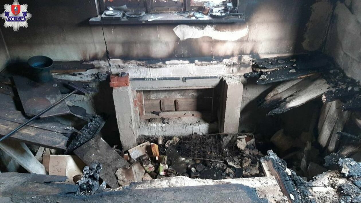  Pożar domu w Suchowoli (zdjęcie 4) - Autor: Policja
