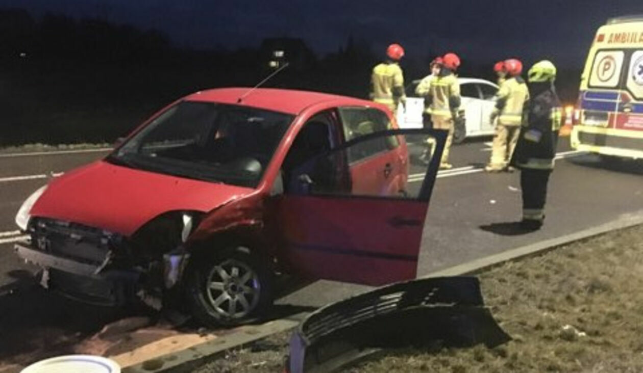  Siemień. Wypadek na skrzyżowaniu (zdjęcie 1) - Autor: Policja