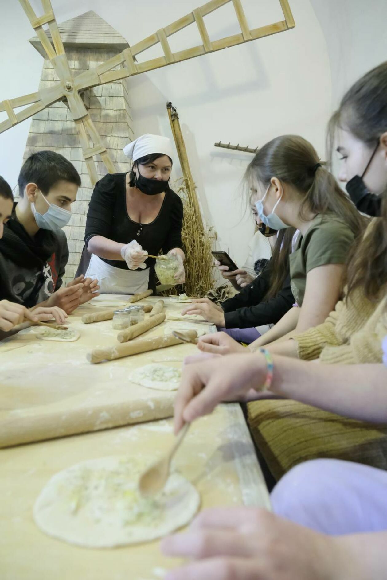  Ferie dla dzieci uchodźców w muzeum cebularza (zdjęcie 29) - Autor: Maciej Kaczanowski