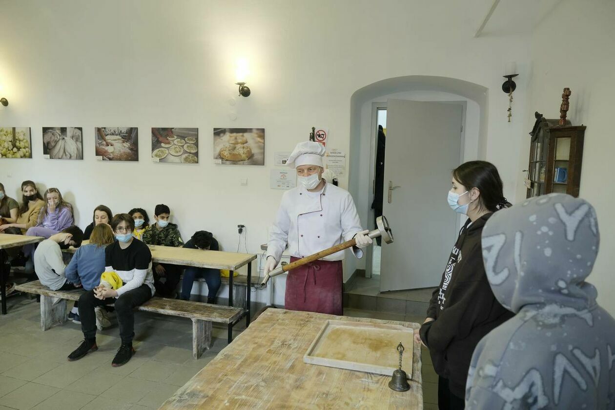 Ferie dla dzieci uchodźców w muzeum cebularza