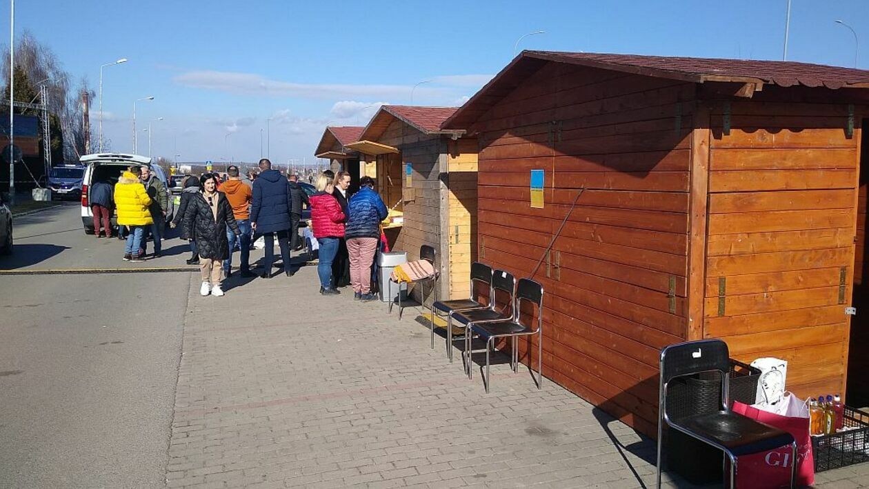  Punkt pomocy uchodźcom przy Krytej Pływalni w Zamościu (zdjęcie 7) - Autor: Kazimierz Chmiel