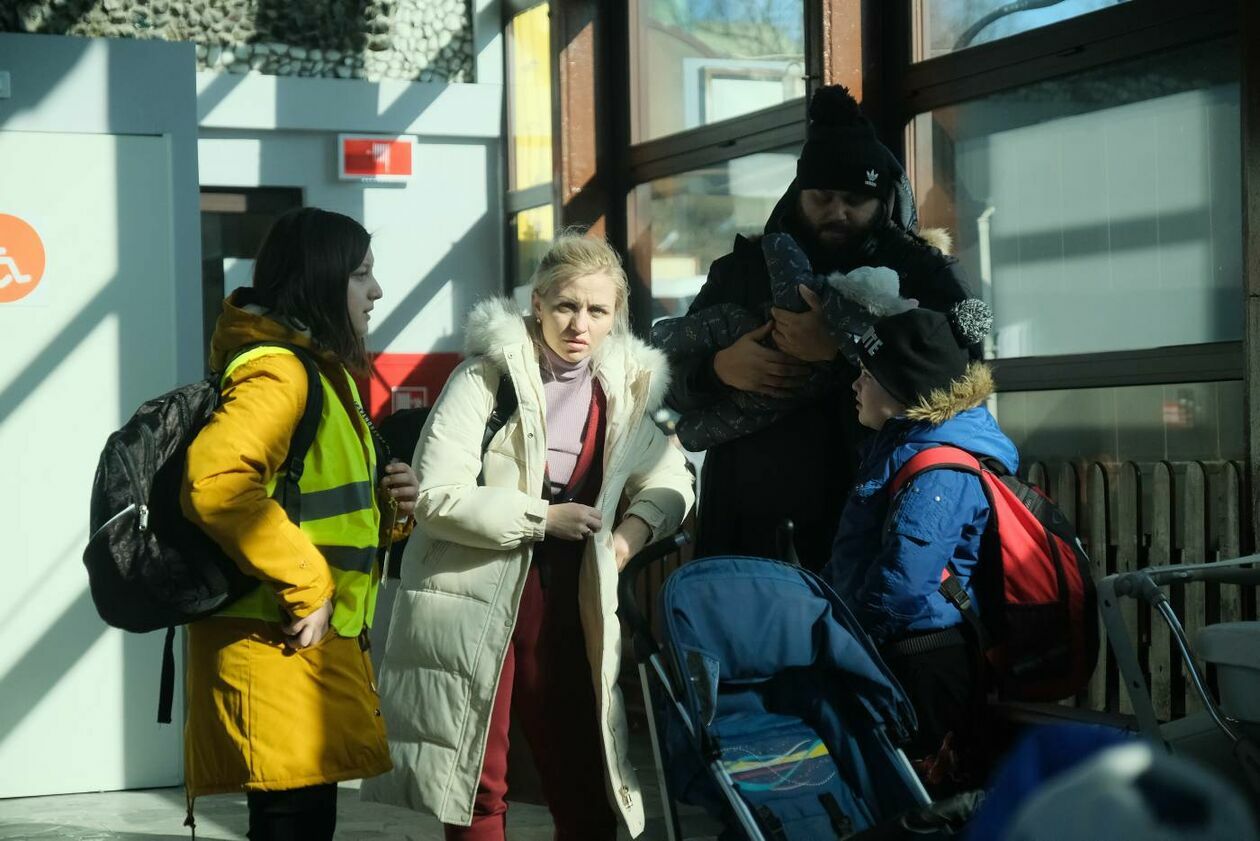  Pracownicy Lubelskich Dworców pomagają uchodżcom z Ukrainy (zdjęcie 24) - Autor: Maciej Kaczanowski