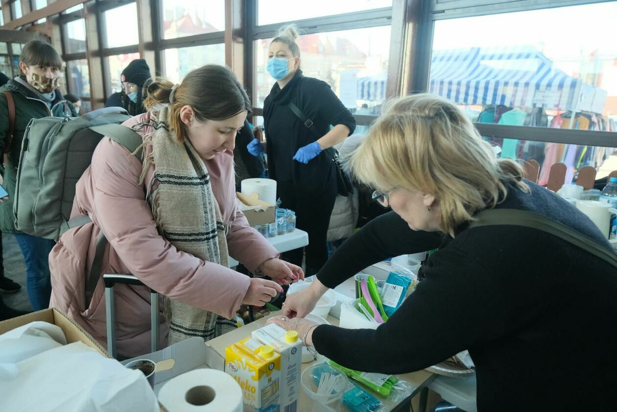  Pracownicy Lubelskich Dworców pomagają uchodżcom z Ukrainy (zdjęcie 34) - Autor: Maciej Kaczanowski